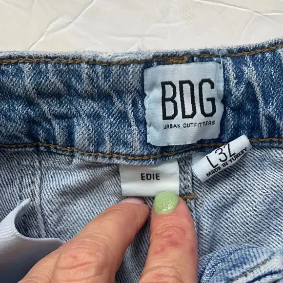 BDG Edie slim fit high rise jeans, raw hem. Medium/light wash. Women’s size 25 - Picture 4 of 14